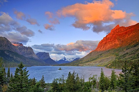 Lake Saint Mary and Goose Island, Glacier National Park, Montana, USA, North America