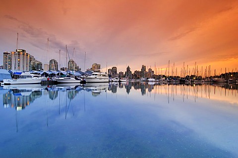 Yacht harbour and skyline in front of Coral Harbour, Vancouver, British Columbia, Canada, North America