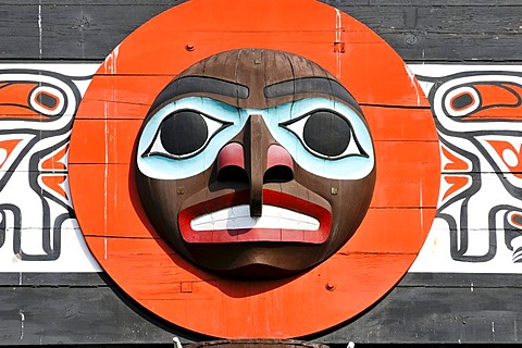 Face carved into a totem pole in Stanley Park, Vancouver, British Columbia, Canada, North America