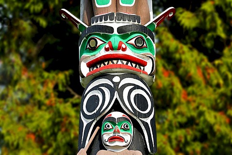 Face carved into a totem pole in Stanley Park, Vancouver, British Columbia, Canada, North America