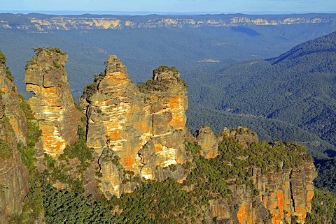 The Three Sisters rock formation in the evening in the Blue Mountains National Park, Australia