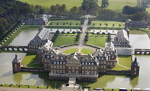 Nordkirchen Castle, largest moated castle in Westphalia, which includes, among others, the finance university North Rhine-Westphalia, Nordkirchen, Muensterland, North Rhine-Westphalia, Germany, Europe