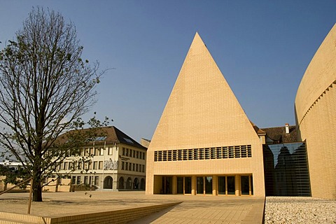 Liechtensteiner Landtag next to the Liechensteinische Landesbank, left, Vaduz, Liechtenstein, Europe