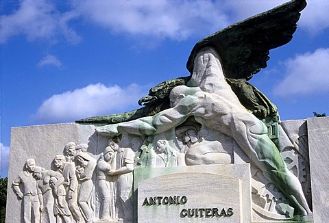 Tomb with expressionistic sculpture, Antonio Guiteras, leading Cuban politician in the thirties, Necropolis Cristobal Colon, Vedado, Havana, Cuba, Caribbean