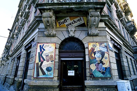 Shop selling second-hand clothing and a cafe in a building from the Gruenderzeit period, painted shop signs, Dresdner Neustadt, Dresden, Saxony, Germany, Europe