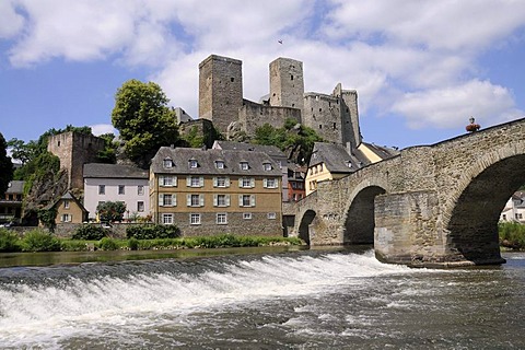 Castle ruins and the Runkel Museum, Lahnbruecke Bridge made of stone, Limburg-Weilburg district, Hesse, Germany