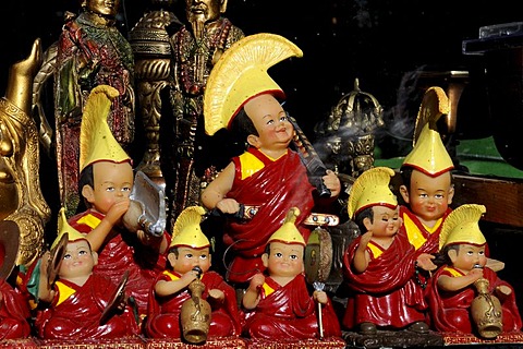 Kitschy Daja Lama figures in a shop window, Leh, Ladakh, North India, Himalayas, Asia