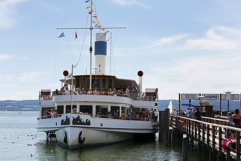 The paddle steamer Herrsching on Lake Ammersee in Herrsching, Fuenfseenland, Upper Bavaria, Germany, Europe