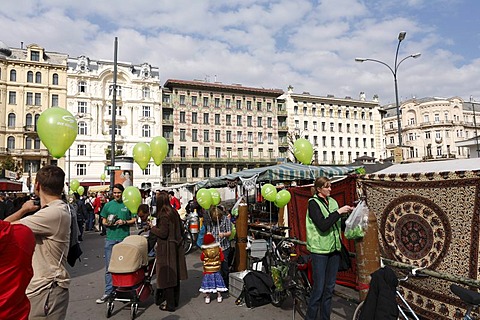 Flea market at the Naschmarkt, famous Viennese market, Majolikahaus, art nouveau house, Jugendstilhaus an Linke Wienzeile, Vienna, Austria, Europe