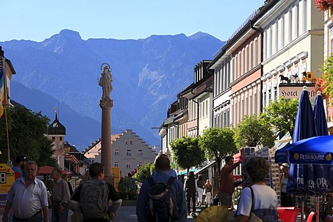 Marian column, Untermarkt market square in Murnau, Upper Bavaria, Germany, Europe