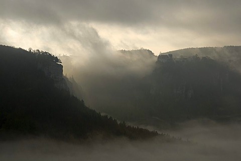 Wafts of mist over upper Danube valley, county Sigmaringen, Baden-Wuerttemberg, Germany, Europe