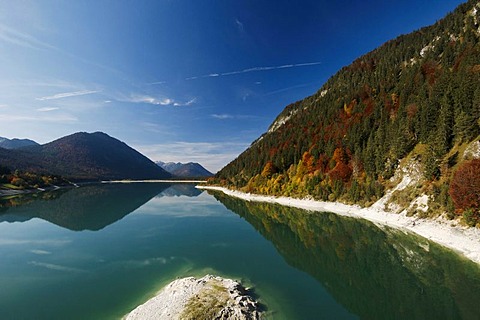 Sylvenstein impounding reservoir in autumn, Bavaria, Germany, Europe