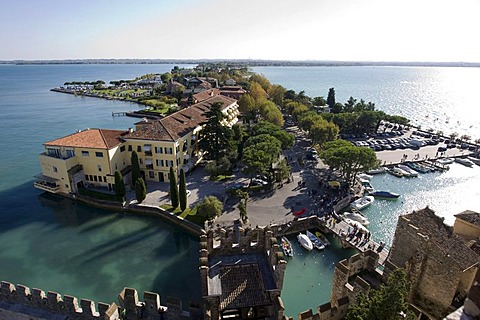 Harbour and historic centre next to the Scaligero Castle, Sirmione, Lake Garda, Lago di Garda, Lombardy, Italy, Europe