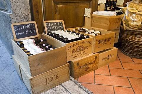 Wine store in the historic centre of Siena, Tuscany, Italy, Europe