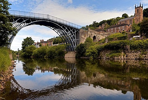 Ironbridge crossing the river Severn, first iron bridge worldwide, built by Abraham Darby in 1779, in Telford, Shropshire, England, Great Britain, Europe