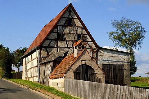 Old Frankish half timbered house with a detached house for baking by the roadside, Beerbach, Middle Franconia, Bavaria, Germany, Europe