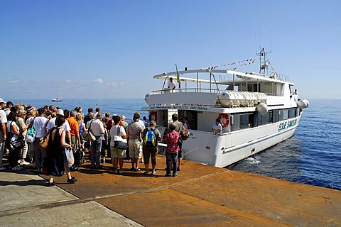 Tour ship, day tourists departing from Stromboli Island, Aeolian or Lipari Islands, Tyrrhenian Sea, Sicily, South Italy, Italy, Europe