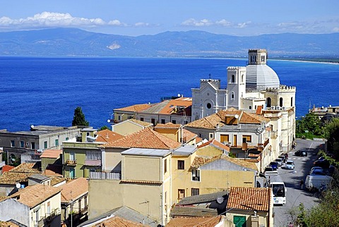 Church of San Rocco e San Francesco di Paola and houses with a sea view underneath the coastal cliffs, Pizzo, Vibo Valentia, Calabria, Tyrrhenian Sea, South Italy, Italy, Europe