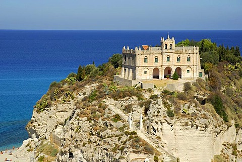 Santa Maria dell'Isola pilgrimage church on a rock at the water, steep coast, Tropea, Vibo Valentia, Calabria, Tyrrhenian Sea, South Italy, Europe