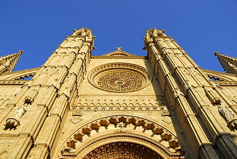 Predominantly Gothic west facade of the La Seu Cathedral, historic city centre, Ciutat Antiga, Palma de Mallorca, Mallorca, Balearic Islands, Spain, Europe