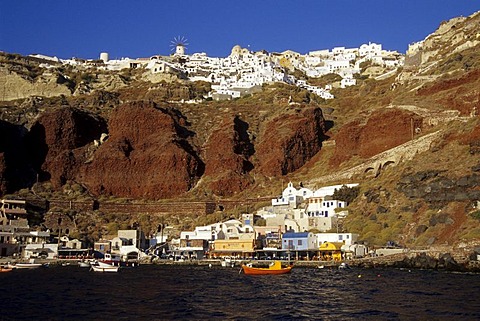 The second harbour of Oia at the crater rib of the volcano, Ammoudi Bay, Island of Santorini, Thera or Thira, Cyclades, the Aegean, Mediterranean Sea, Greece, Europe