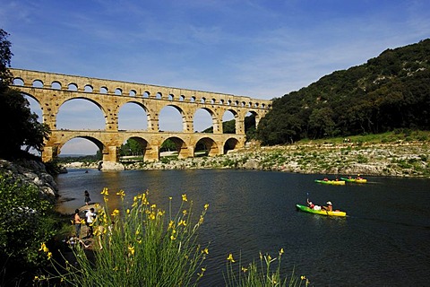 Aqueduct, Pont du Gard, kayaker, Provence, France, Europe