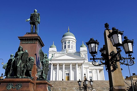 Alexander II statue, Tuomiokirkko, Helsinki Cathedral, Senate Square, Helsinki, Finland, Europe