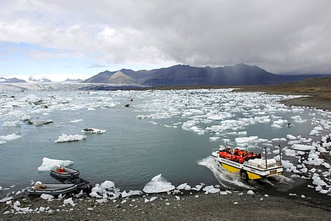 Boat on tour between icebergs with rubber dinghies and amphibious vehicle, glacier, Joekulsarlon, Iceland, Europe