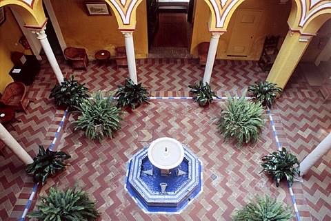 Inner yard of the Las Casas de la Judiera Hotel, Seville, Andalusia, Spain, Europe