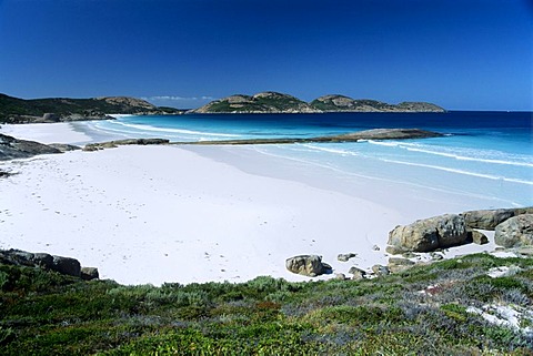 View over the white beach of the Lucky Bay, Cape Le Grand National Park, West Australia