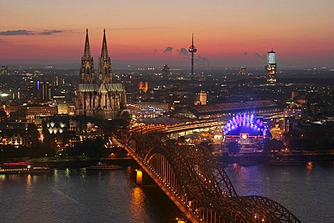 City view of Cologne at night with Cologne Cathedral, Rhine River, Musical Dome and Hohenzollern Bridge, Cologne, North Rhine-Westphalia, Germany, Europe