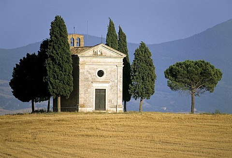 Capella di Vitaleta in the Val d' Orcia near San Quirico d' Orcia, Province of Siena, Tuscany, Italy, Europe