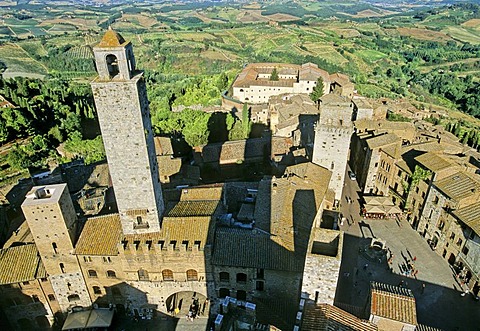 Palazzo del Podesta, Monastery of San Lorenzo in Ponte, Piazza della Cisterna, San Gimignano, Province of Siena, Tuscany, Italy, Europe