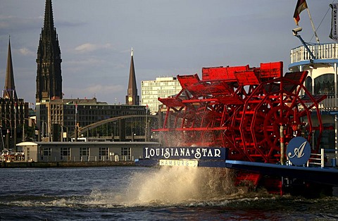 Paddle steamer in front of the St. Pauli Landing Bridges, Hamburg, Germany, Europe