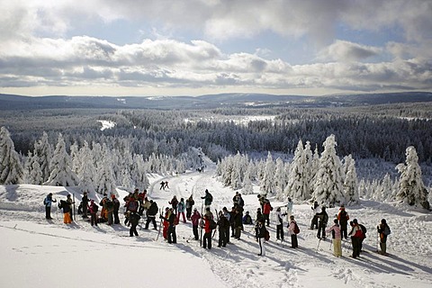 Group of skiers on the snowy Brocken mountain, Harz region, Saxony-Anhalt, Germany