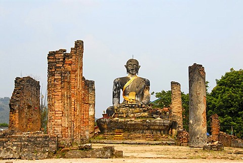 Ancient buddha statue and columns of the buddhist temple of Wat Phia Wat destroyed in the Vietnam war, Muang Khoun, Xieng Khuang, Laos, South East Asia