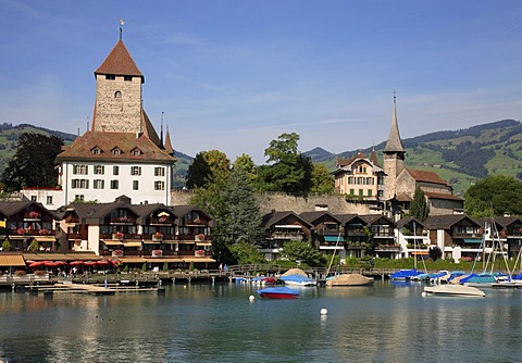 Spiez Castle in Spitz by Lake Thun, Niedersimmental, canton of Berne, Switzerland, Europe