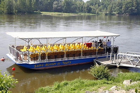 Boat trip on the Loire River "Saint-Martin-de-Tours" bateau, Rochecorbon, France, Europe