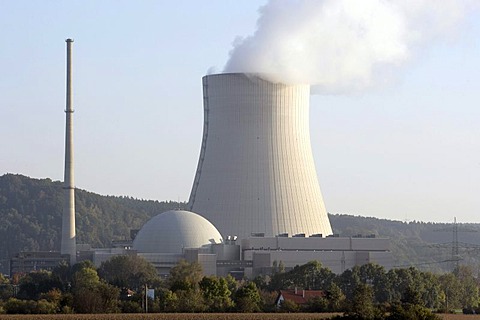 EON nuclear power station Isar II, reactor building and cooling tower, Essenbach, Bavaria, Germany, Europe