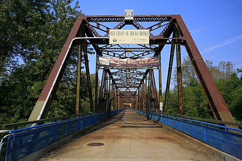 Old Chain of Rocks Bridge over the Mississippi River between Missouri and Illinois, historic Route 66 in Missouri, USA