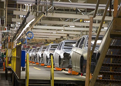 Assembly line for the Chrysler Sebring sedan, Sterling Heights, Michigan, USA