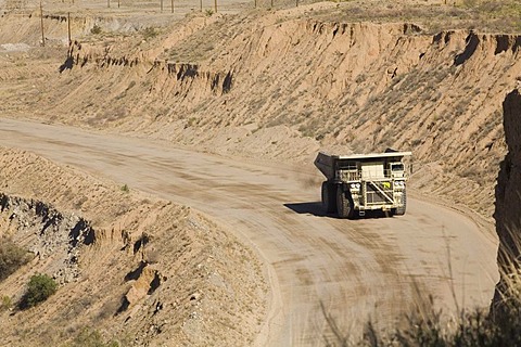 A copper ore carrying truck in Asarco's Mission open pit copper mine, Sahuarita, Arizona, USA