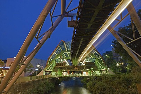 Suspension railway station Kluse with outgoing train, Elberfeld, Wuppertal, Germany