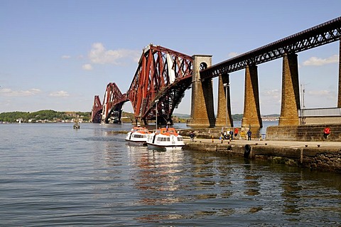 Forth Rail Bridge crossing the firth of Forth Fjord near Edinburgh, Scotland, Great Britain, Europe