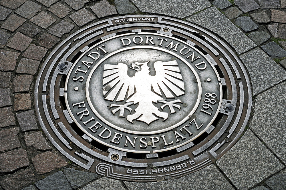 Dortmund coat of arms on a manhole cover, Dortmund, North Rhine-Westphalia, Germany, Europe