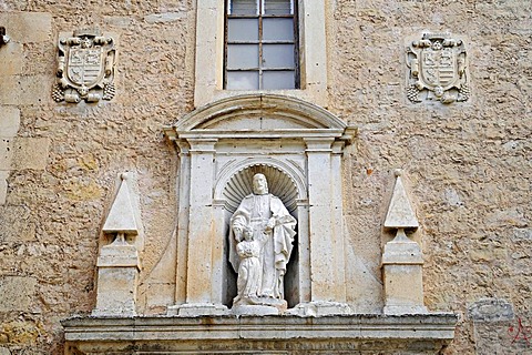 Holy statue on the facade of the Art centre, Fundacion Antonio Perez, former monastery, convent, Convento de las Carmelitas, historic town centre, Cuenca, Castile-La Mancha, Spain, Europe