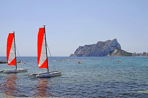 Cala Les Bassetes, beach, bay, sailing boats, watersport, school, mountain, Penon de Ifach, Calpe, Costa Blanca, Alicante, Spain, Europe