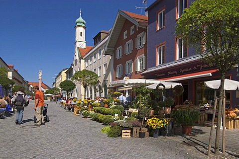 Murnau district Garmisch-Partenkirchen Upper Bavaria Germany Untermarkt market place with the daughter church Mary Help