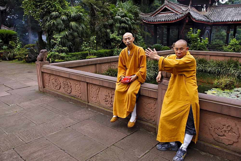 Friars, Wannian monastery, Mount Emei near Chengdu, China, Asia