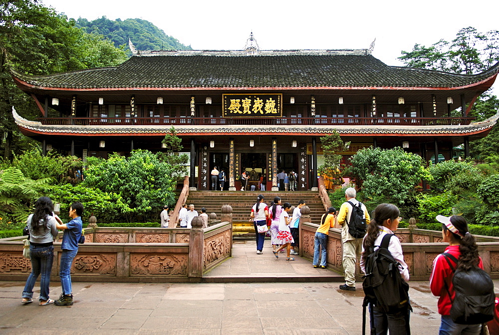 Wannian monastery, Mount Emei near Chengdu, China, Asia